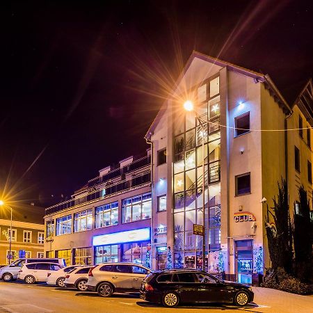Hotel Restauracja Teczowa 卢班 外观 照片