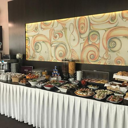 Hotel Restauracja Teczowa 卢班 外观 照片
