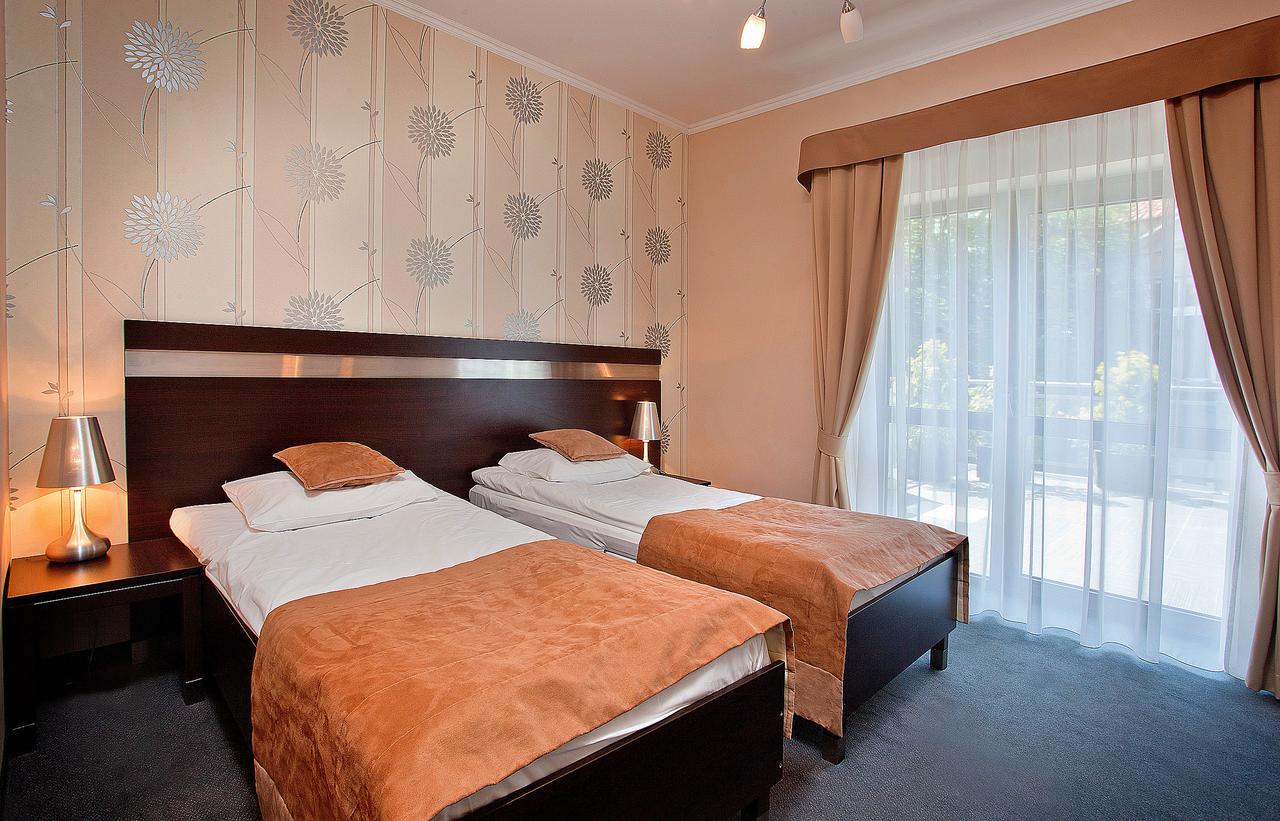 Hotel Restauracja Teczowa 卢班 外观 照片