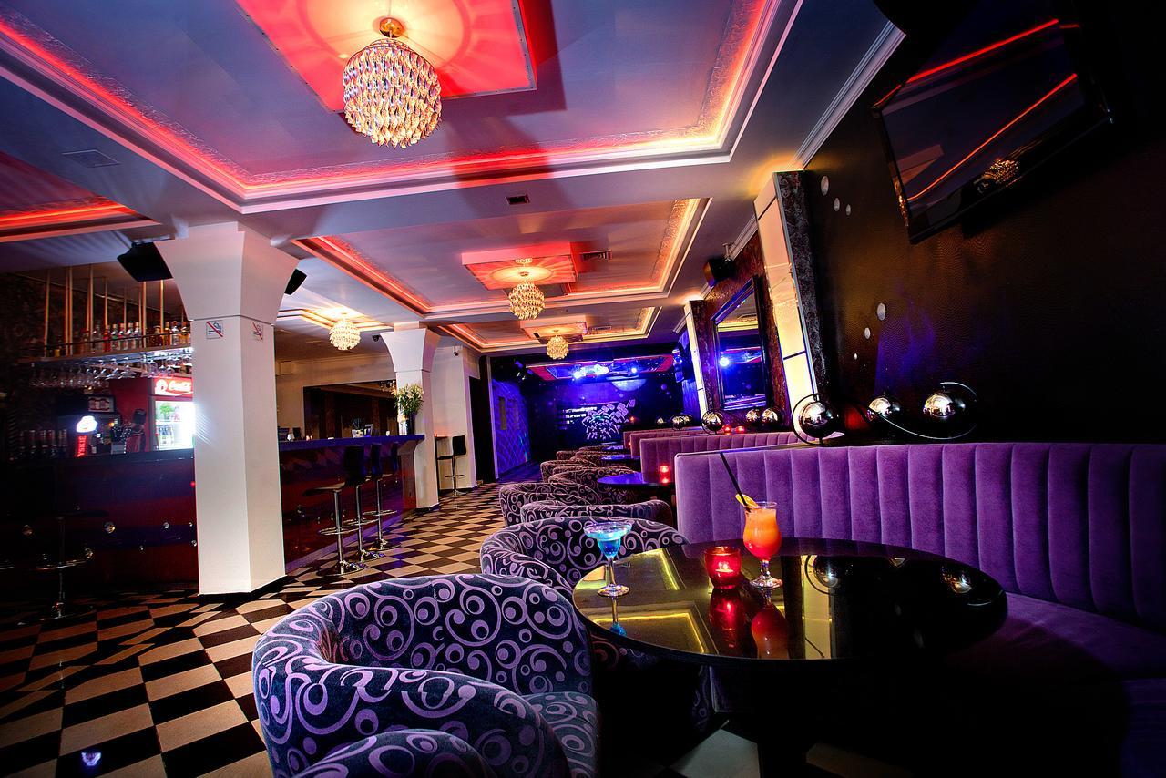 Hotel Restauracja Teczowa 卢班 外观 照片