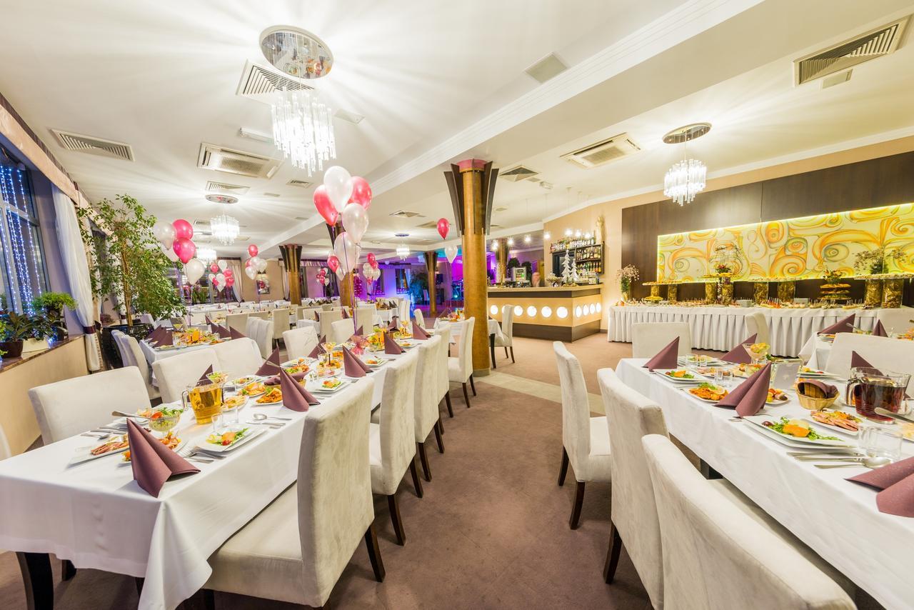 Hotel Restauracja Teczowa 卢班 外观 照片