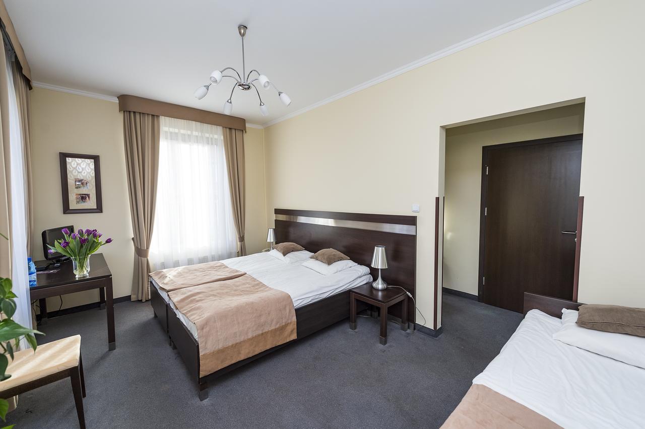 Hotel Restauracja Teczowa 卢班 外观 照片