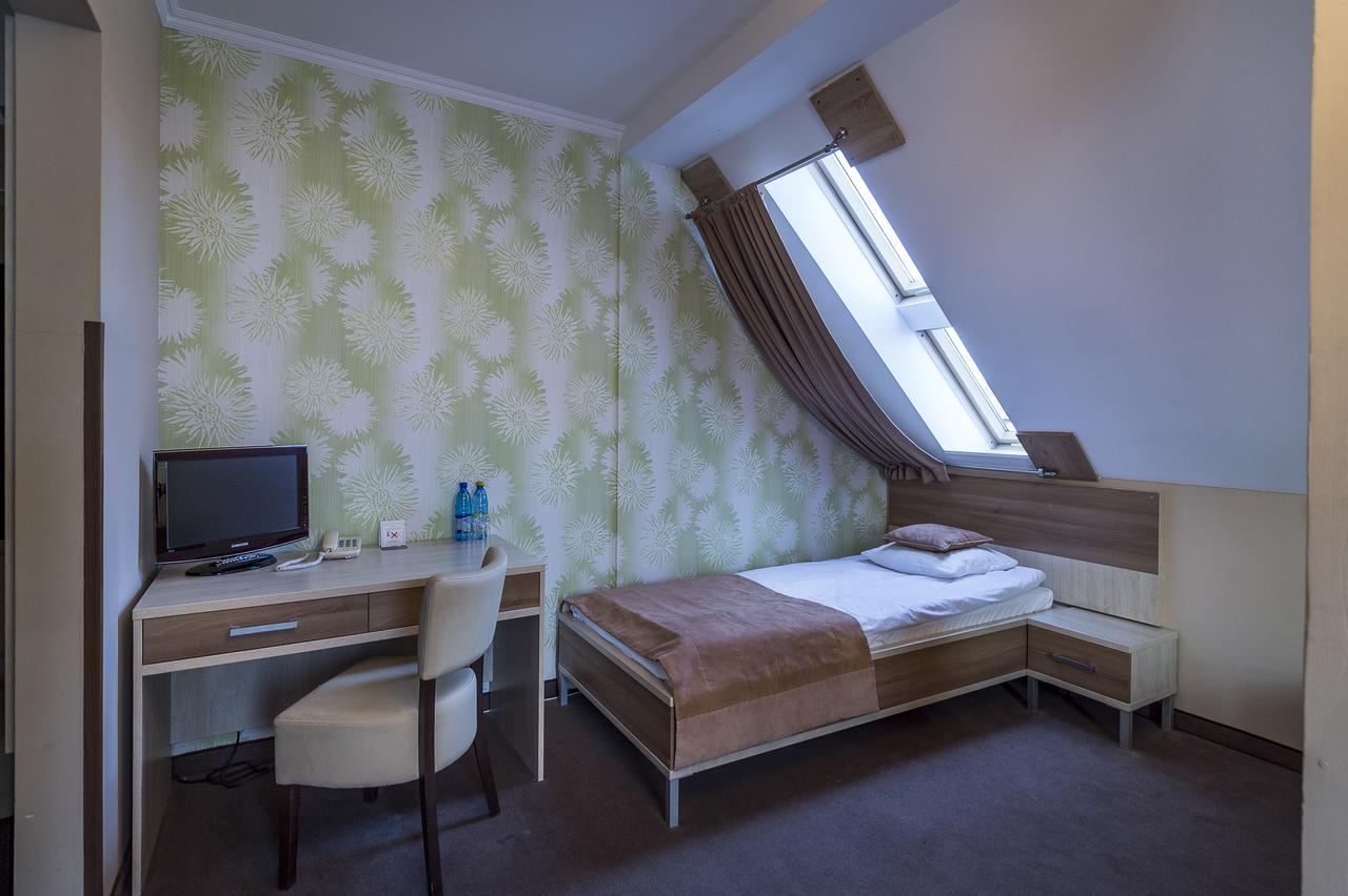 Hotel Restauracja Teczowa 卢班 外观 照片
