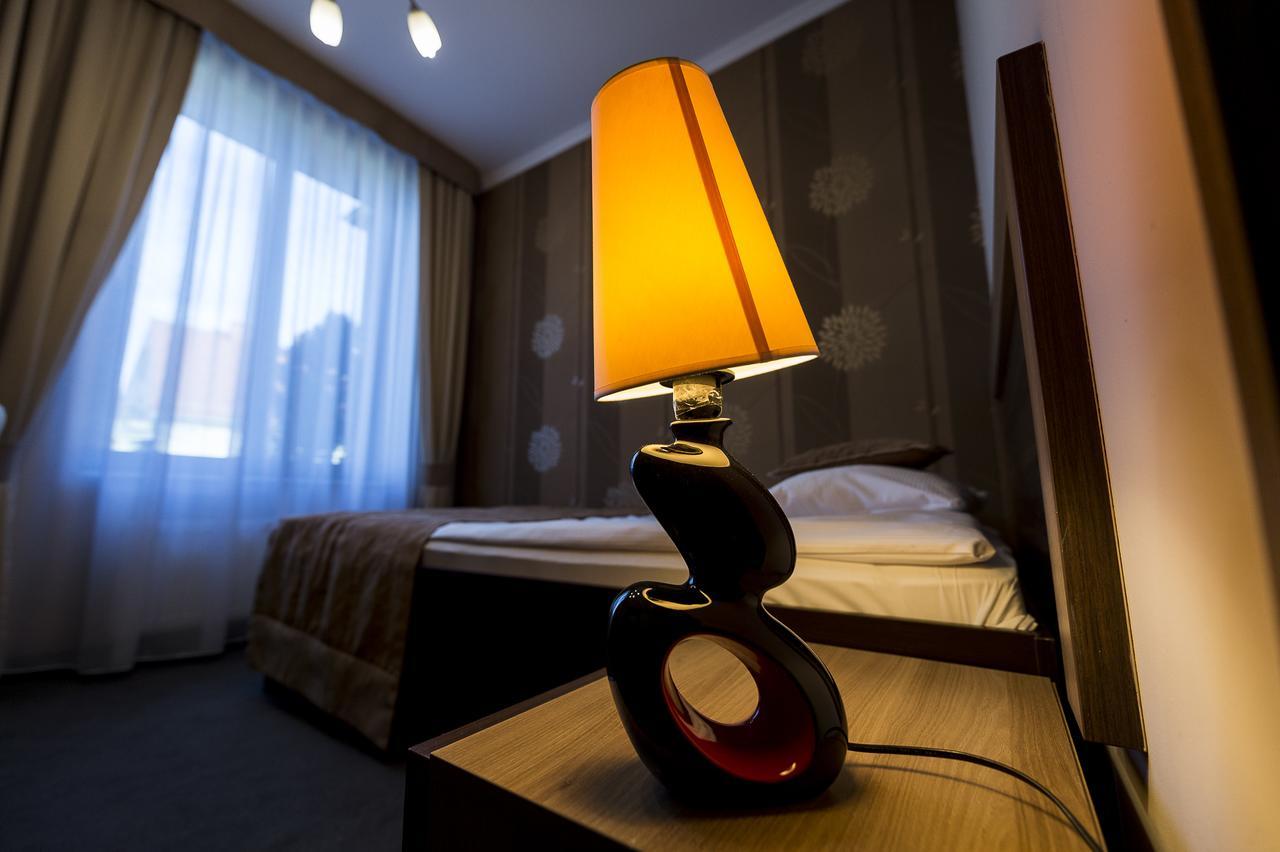 Hotel Restauracja Teczowa 卢班 外观 照片