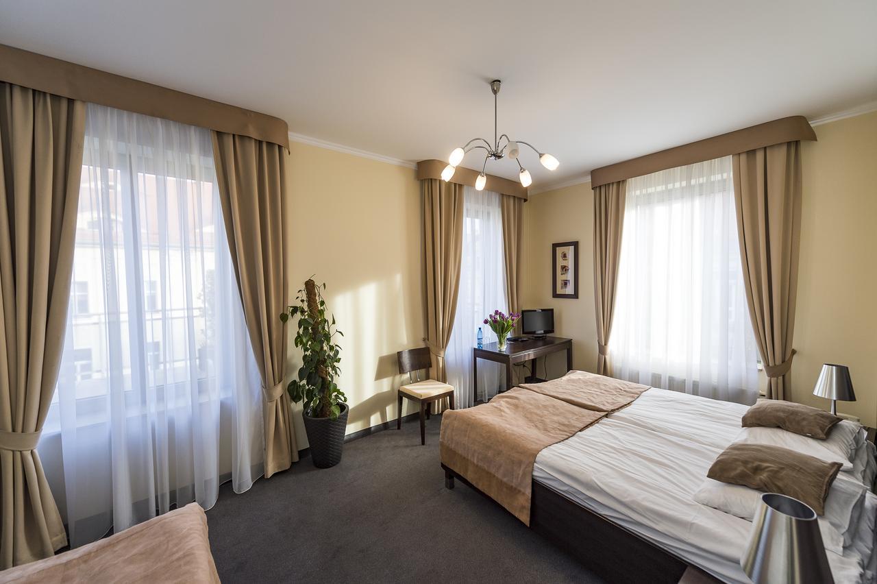 Hotel Restauracja Teczowa 卢班 外观 照片