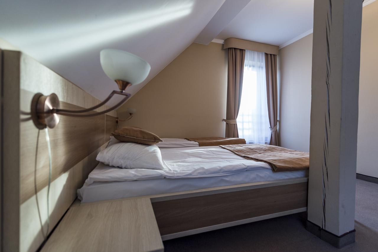 Hotel Restauracja Teczowa 卢班 外观 照片