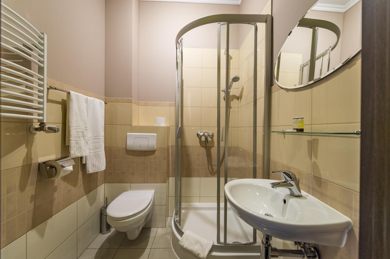 Hotel Restauracja Teczowa 卢班 外观 照片