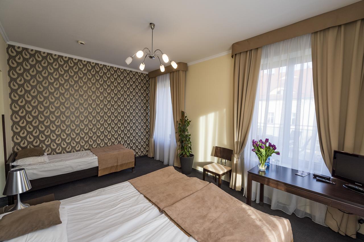 Hotel Restauracja Teczowa 卢班 外观 照片