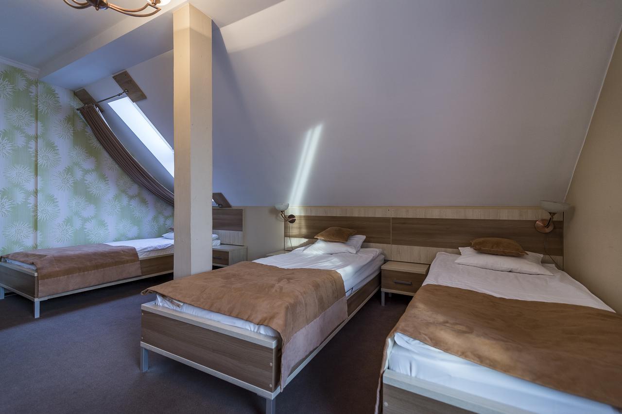 Hotel Restauracja Teczowa 卢班 外观 照片