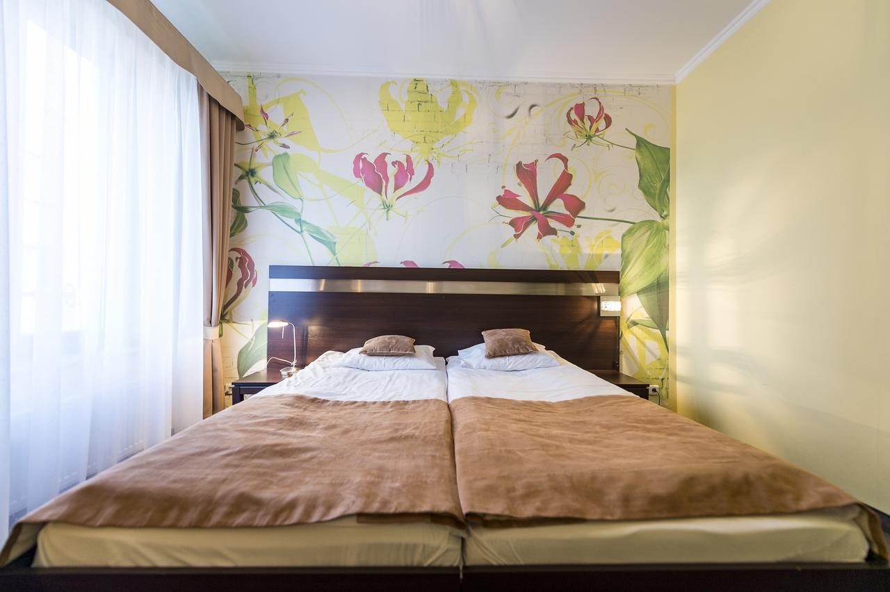 Hotel Restauracja Teczowa 卢班 外观 照片