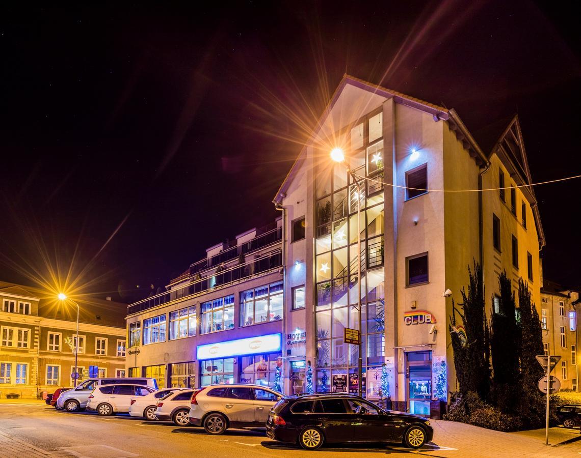 Hotel Restauracja Teczowa 卢班 外观 照片