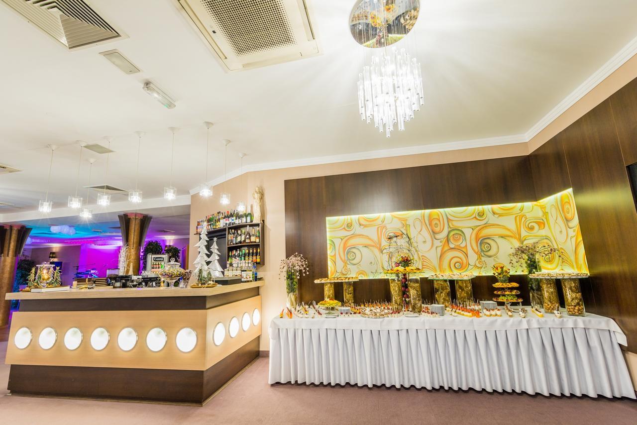 Hotel Restauracja Teczowa 卢班 外观 照片