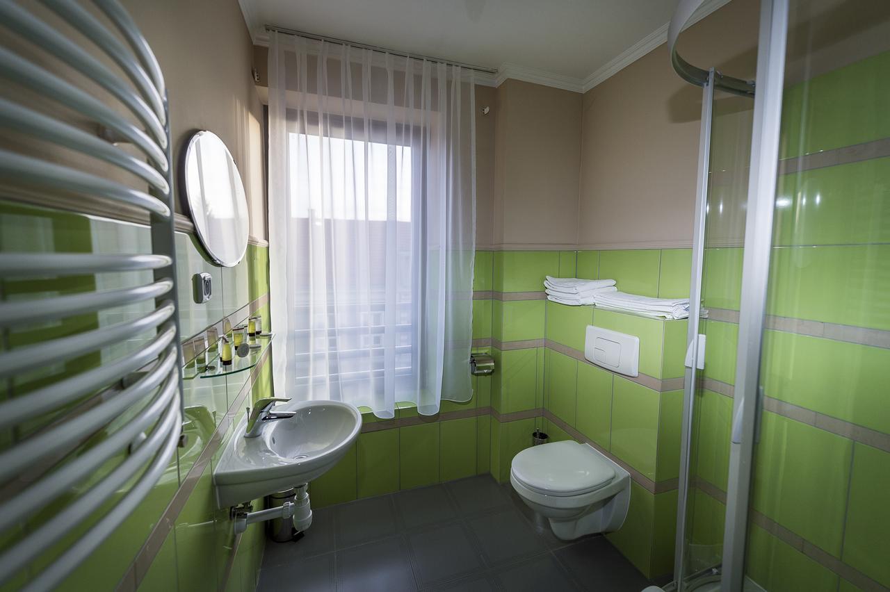 Hotel Restauracja Teczowa 卢班 外观 照片